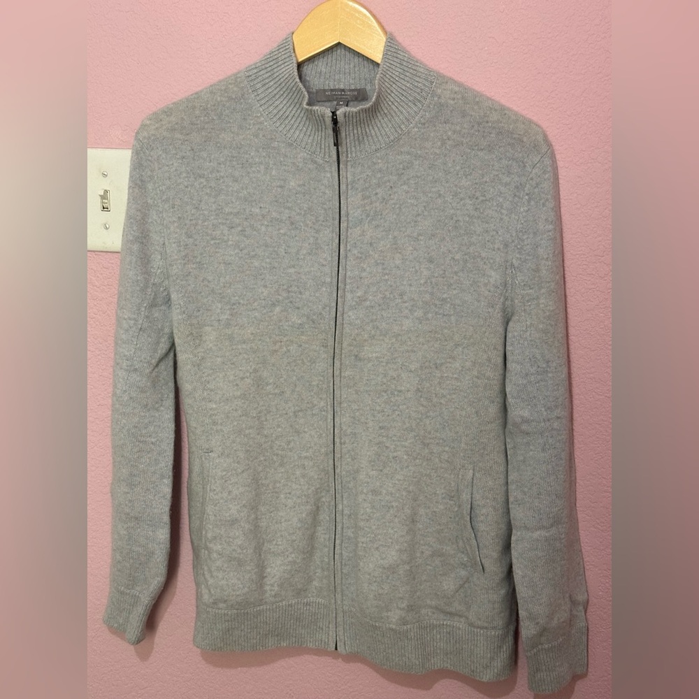 Neiman Marcus Men’s 100% Cashmere Sweater beige ivory dry clean casual fashion